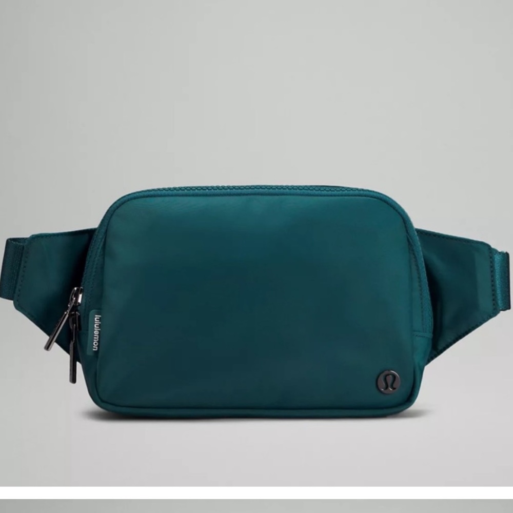 NWT lululemon everywhere belt bag 2L